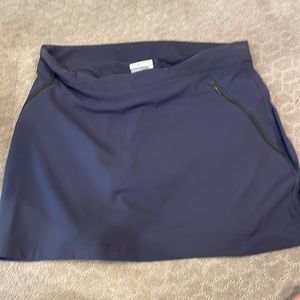 Columbia navy skirt Large